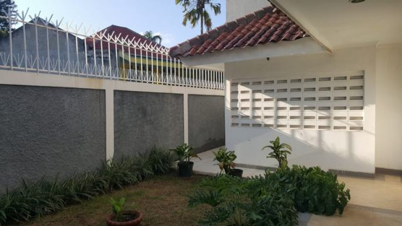 disewa rumah asri, strategis, tengah kota, rapih terawat, dekat taman kota 1 taman giri loka bsd city