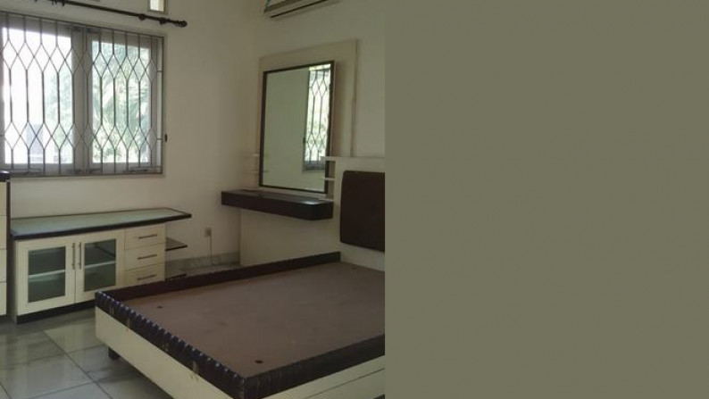 disewa rumah asri, strategis, tengah kota, rapih terawat, dekat taman kota 1 taman giri loka bsd city