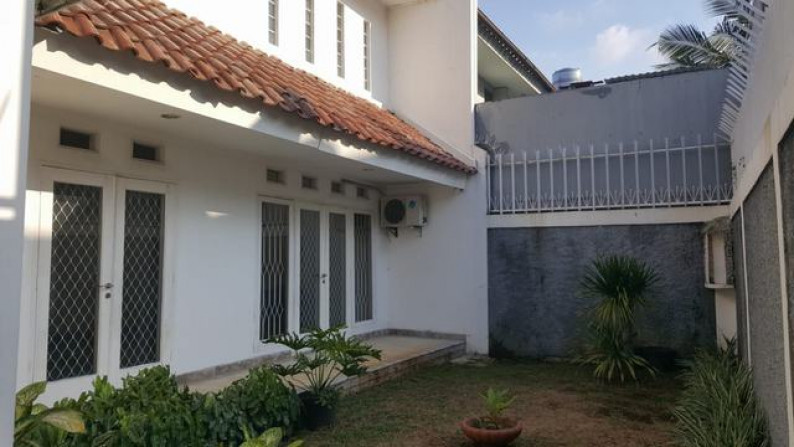 disewa rumah asri, strategis, tengah kota, rapih terawat, dekat taman kota 1 taman giri loka bsd city