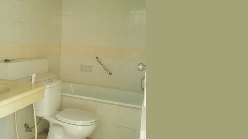 disewa rumah asri, strategis, tengah kota, rapih terawat, dekat taman kota 1 taman giri loka bsd city