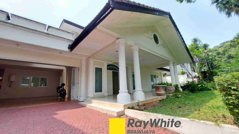 RUMAH DI BRAWIJAYA, KEBAYORAN BARU, SIAP HUNI, PRIVATE POOL, 4 BEDROOMS