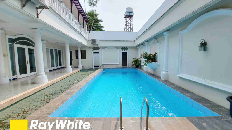 RUMAH DI BRAWIJAYA, KEBAYORAN BARU, SIAP HUNI, PRIVATE POOL, 4 BEDROOMS