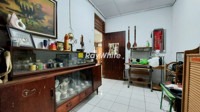 Rumah Rapi Dan Terawat Dalam Komplek Di Kalibata