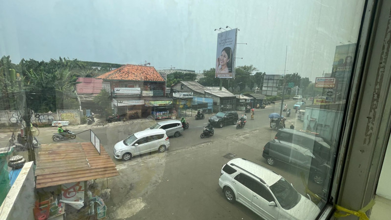 Ruko 3 Lantai Strategis Pinggir Jalan Raya @Ruko Tegal Rotan, Ciputat