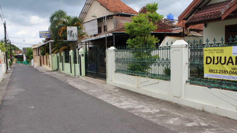 RUMAH TINGGAL DI JL DURIAN, DEKAT DARI JL RAYA SOLO-YOGYAKARTA, MAGUWOHARJO, SLEMAN