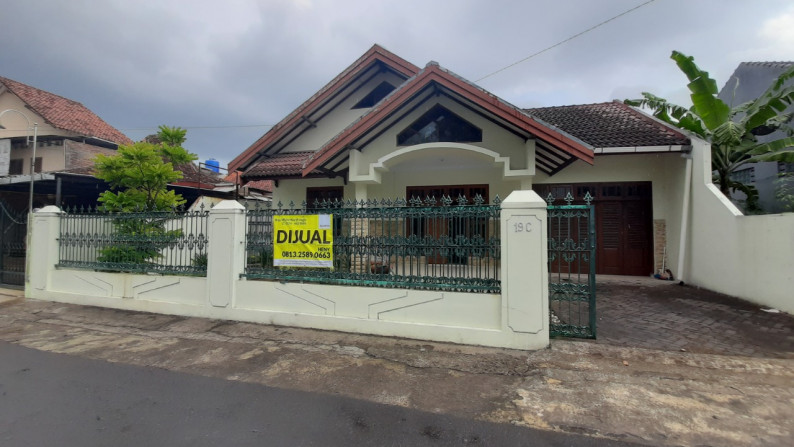 RUMAH TINGGAL DI JL DURIAN, DEKAT DARI JL RAYA SOLO-YOGYAKARTA, MAGUWOHARJO, SLEMAN