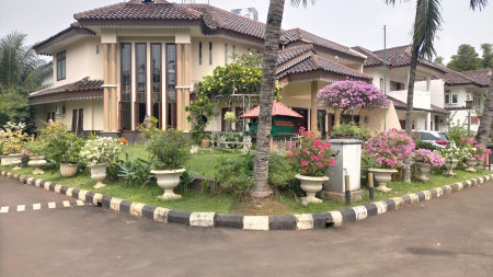 Rumah Cantik, mewah, bagus di Bintaro