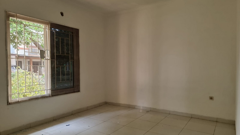 Rumah HOOK, Siap Huni, dan Terdapat Club House @Mahagoni Park, Bintaro