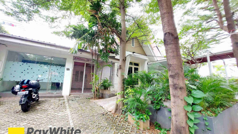 RUMAH DI JL DARMAWANGSA, KEBAYORAN BARU, AKSES JALAN 2 ARAH, PRIME AREA