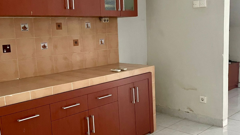 Rumah Siap Huni, Hunian Nyaman dan Strategis @Emerald Terrace, Bintaro