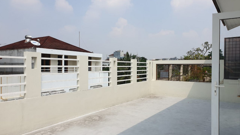 DIJUAL RUMAH WINSDOR TOWN HOUSE JAKARTA SELATAN