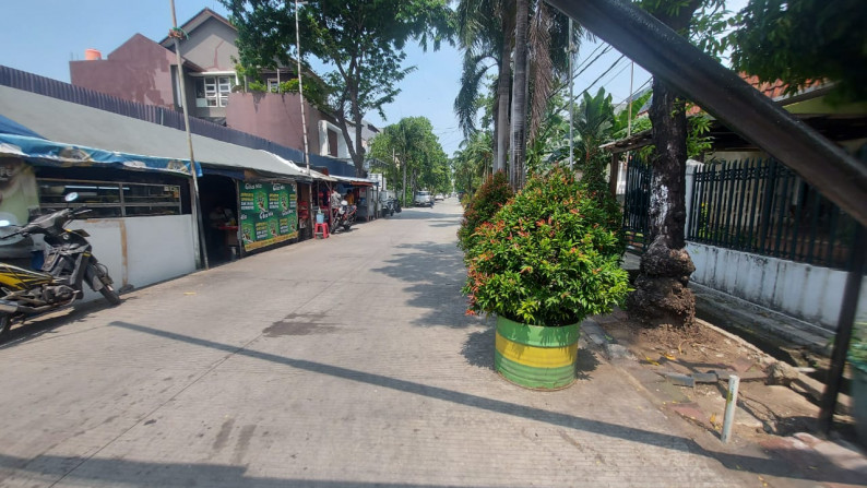 Grogol, rumah hitung tanah di jalan raya, bisa jadi 5 ruko