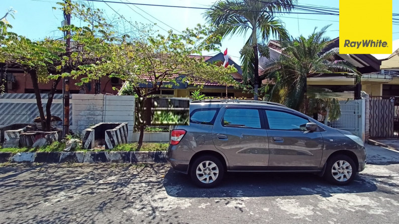 Rumah di Nginden Intan Timur, Surabaya