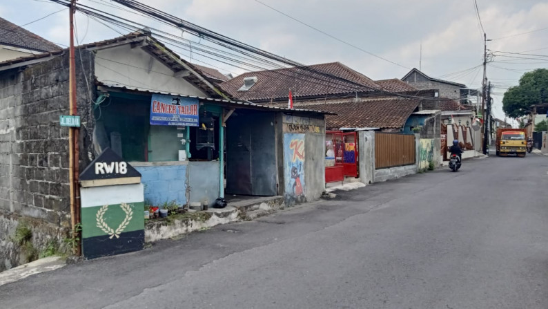 rumah induk dan kost dibelakang polda hanya 300 m dari Hartono Mall