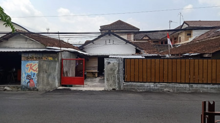 rumah induk dan kost dibelakang polda hanya 300 m dari Hartono Mall