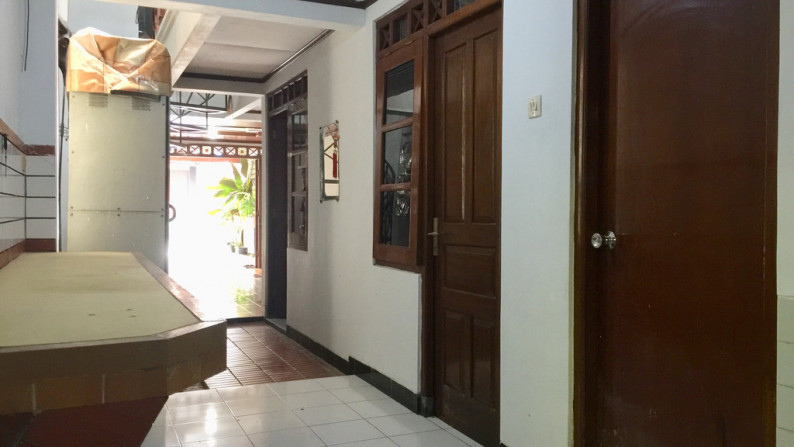 RUMAH 4 KAMAR HANYA BEBERAPA METER DARI JL RAYA MAGELANG DAN SMA 4 YOGYAKARTA