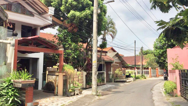 RUMAH 4 KAMAR HANYA BEBERAPA METER DARI JL RAYA MAGELANG DAN SMA 4 YOGYAKARTA