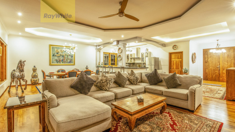 4 Bedrooms Tropical Charm with Modern Elements. Just Off Kerobokan and Seminyak.