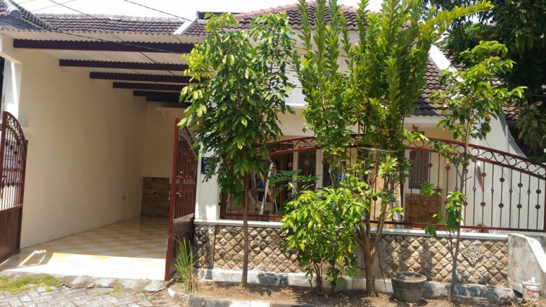 Rumah disewakan permata safira surabaya