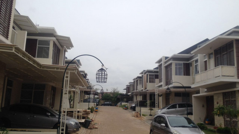 Rumah American Strandard,Bagus,dalam cluster di Pondok Aren