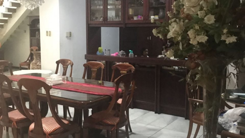 Rumah Besar,siap huni di Pondok Indah Jakarta Selatan