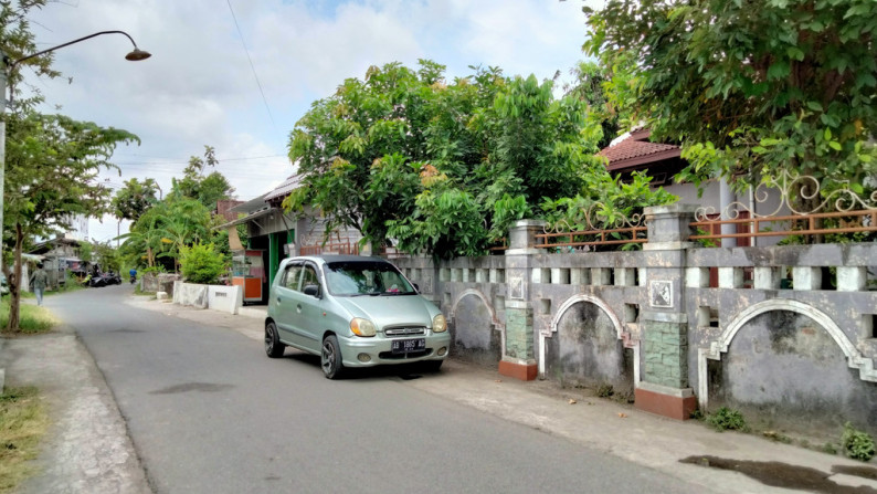 Rumah Luas dengan kolam renang dekat Kampus ISI yogyakarta