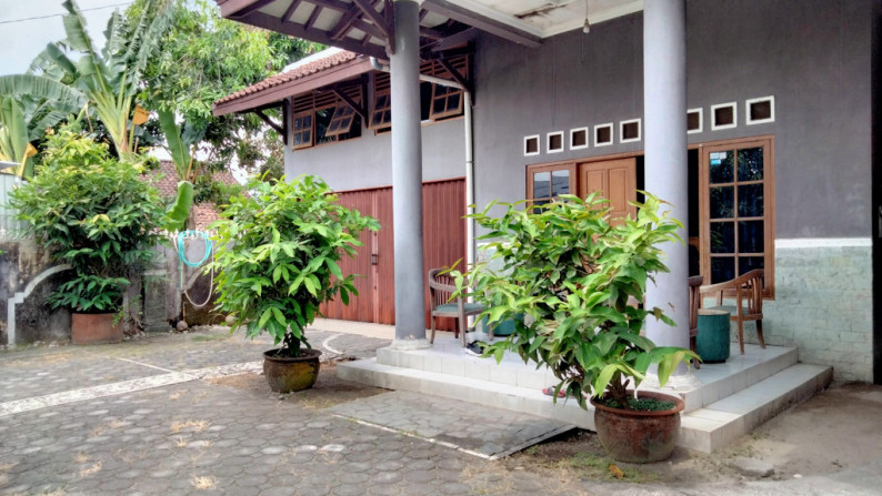 Rumah Luas dengan kolam renang dekat Kampus ISI yogyakarta