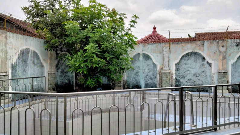 Rumah Luas dengan kolam renang dekat Kampus ISI yogyakarta