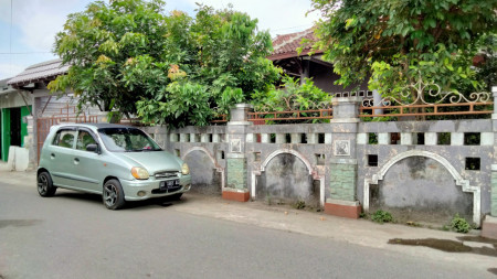 Rumah Luas dengan kolam renang dekat Kampus ISI yogyakarta