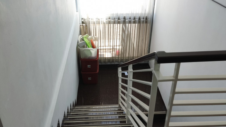 Hot Properti. Rumah Villa Melati Mas, Serpong