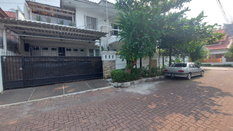 Cinere Raya, rumah hitung tanah luas 493, jalan utama megapolitan