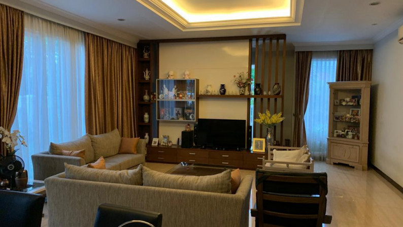 Rumah Hoek Gading Arcadia, Kelapa Gading Luas 280m2