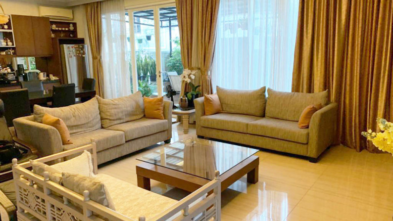 Rumah Hoek Gading Arcadia, Kelapa Gading Luas 280m2