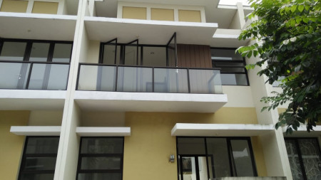 Jarang Ada. Rumah Bagus 2 Lantai Laverde Lunaire, Serpong