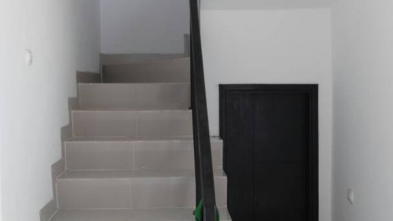 Jarang Ada. Rumah Bagus 2 Lantai Laverde Lunaire, Serpong
