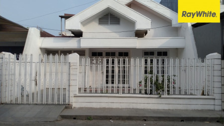 Rumah di Dharmahusada Indah Utara, Surabaya