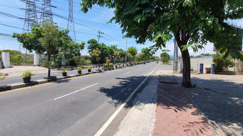 Ruko di Raya Veteran Gresik, dekat Stadion Gelora, Nol Jalan Raya, Siap pakai - TAN -