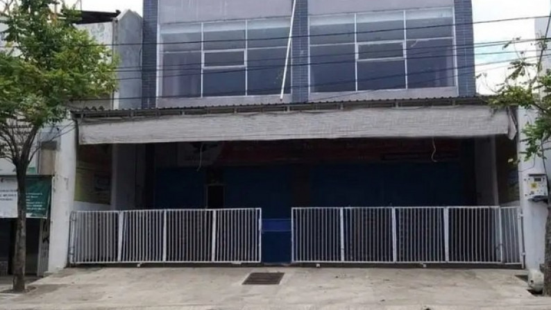 Ruko 2,5 lantai Jalan Lebar di Barata Jaya, Surabaya