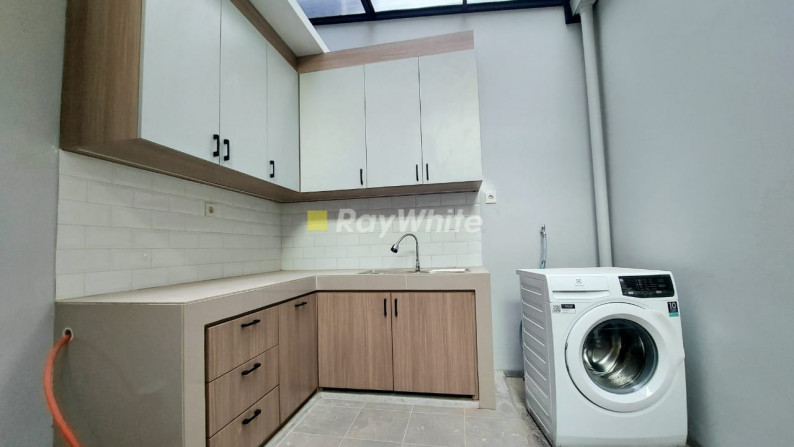 Brand New Exclusive Town House Grand Pinang Parigi Bintaro Harga Menarik