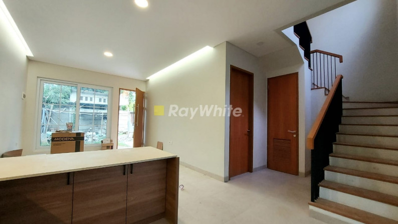 Brand New Exclusive Town House Grand Pinang Parigi Bintaro Harga Menarik