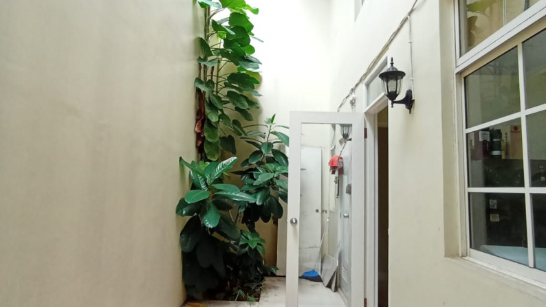 Disewakan townhouse cantik dan Full furnish di Taman Paris 1 - Lippo Karawaci