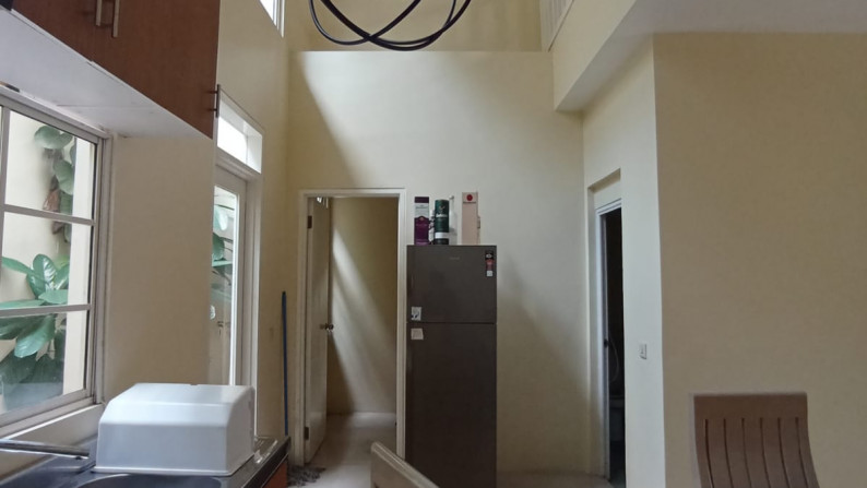 Disewakan townhouse cantik dan Full furnish di Taman Paris 1 - Lippo Karawaci