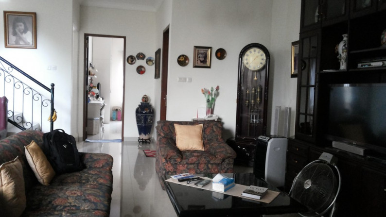 Rumah dibelakang sklh High Scope TB Simatupang