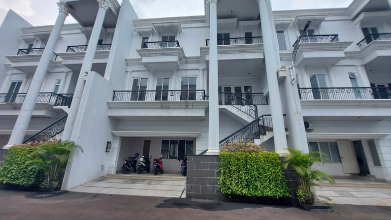 Brand new townhouse, Private lift Swimming pool at cilandak