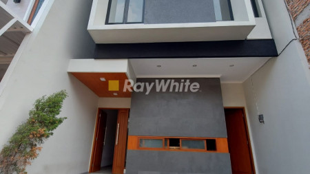 Rumah Brand New Selangkah Ke Toll Brigif Jakarta Selatan