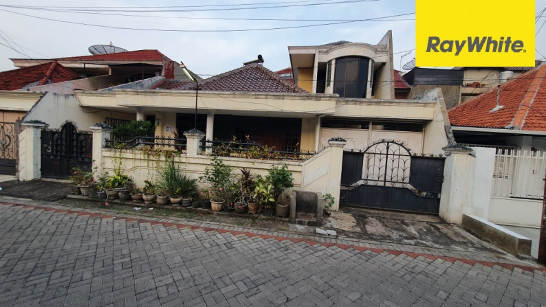 Rumah di Jl Tangkuban Prahu Selangkah ke Jl Tidar Surabaya
