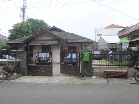 Rumah di Jalan Pintu Air Cipayung,beli tanah bonus rumah