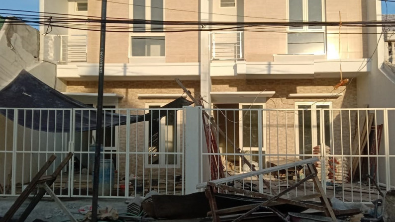 Rumah 2 lantai di Lebak Indah Utara, Surabaya