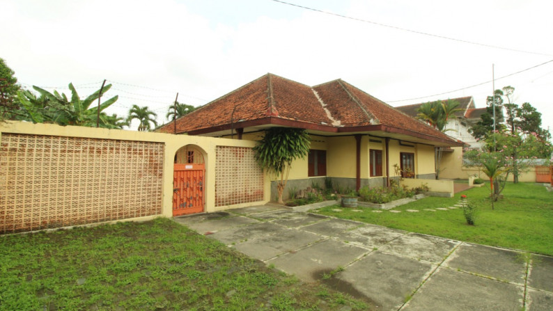 RUMAH STRATEGIS DAN LUAS DEKAT UGM DEPOK SLEMAN YOGYAKARTA