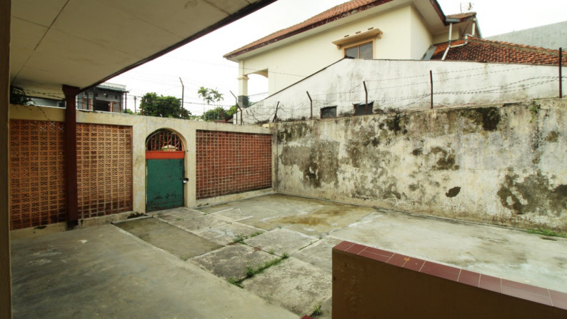 RUMAH STRATEGIS DAN LUAS DEKAT UGM DEPOK SLEMAN YOGYAKARTA